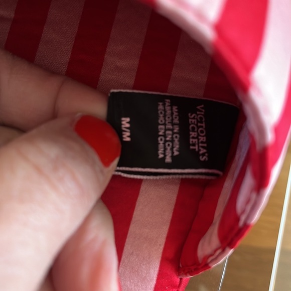 NWOT Victoria’s Secret Signature Satin & Bow Slippers - Picture 9 of 9